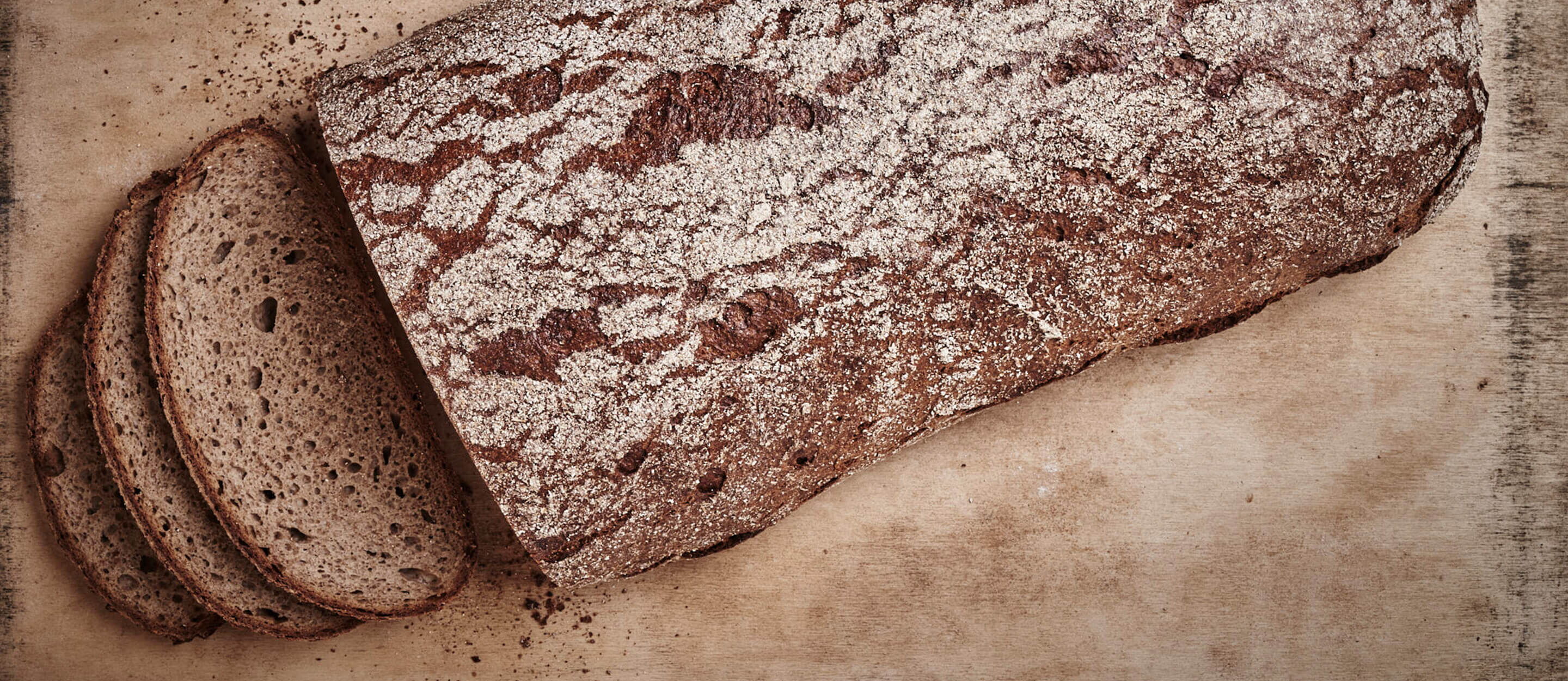 Dunkles-feinbrot-muehlen-baecker-heide-02